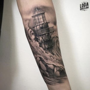 tatuaje_brazo_faro_pablo_munilla_logiabarcelona 